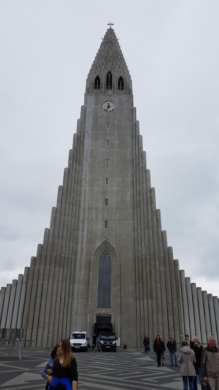 Deviaty deň: aj v Reykjavíku je kostol
